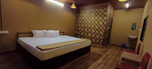 Maraiyur House | Tribal Hut Kanthalloor