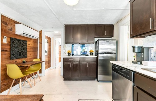 College Station Apartment | Tribeca: So Fun! Walk to A&M, Comfy King Beds