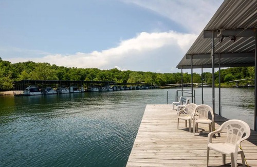 Indian Point Cabin | Tribesman Resort #21 - Renovated Cabin, Minutes to Silver Dollar, Great Location