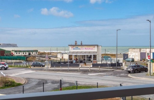 Saint-Come-de-Fresne Apartment | Tribord, apartment with terrace and sea view, parking