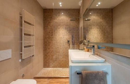 Tricolore Apartment | Tricolor Square Modern Two-room apartment