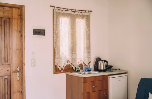 Ilida Apartment | Trikalioti's Lush Estate Apt Dimitrios