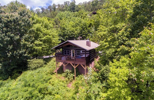 Gatlinburg - Pigeon Forge Cabin | Trillion Dollar Mtn View Great Gatlinburg Location Private Cozy Romantic Hot Tub