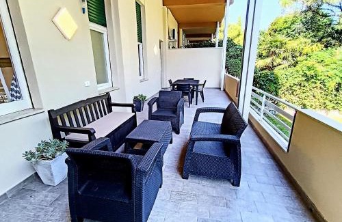 Colombare Apartment | Trilocale Sporting con giardino privato e WiFi - Sunset Beach