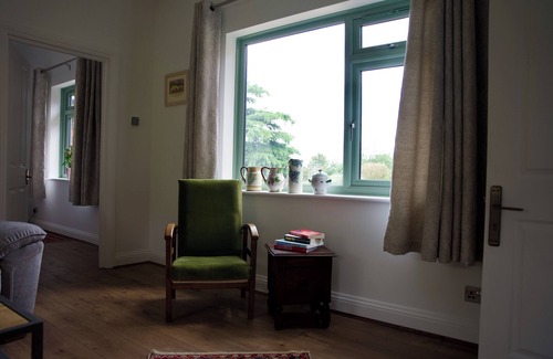 Tring Cottage | Tring Grange Cottage - Sleeps 2 - Onsite Parking