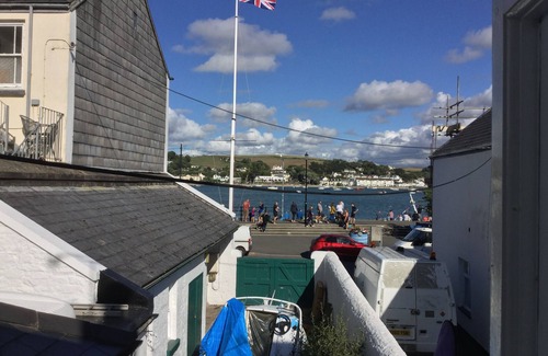 Appledore Cottage | TRINITY COTTAGE. Charming historic cottage just off the Quay in Appledore.