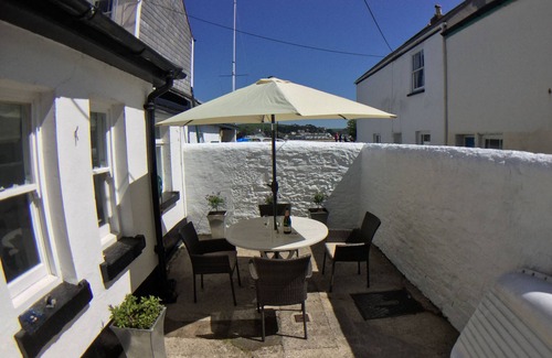 Appledore Cottage | TRINITY COTTAGE. Charming historic cottage just off the Quay in Appledore.