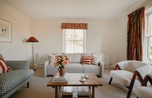 Stratton House | Trinity Farmhouse - Stunning House & Gardens