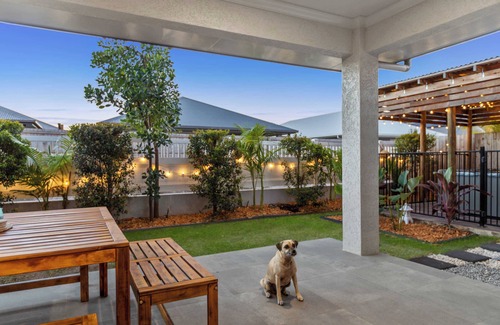 Trinity Beach House | Trinity Oasis Spa, BBQ & Family Retreat