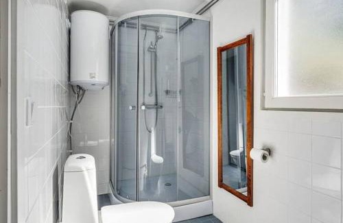 Djurhamn Ski Chalet | Trio of cottages near water