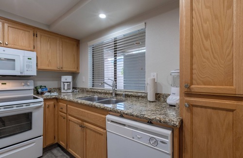Baristo Hotel | Triple 2-BR Escape! Full Kitchens, Outdoor Pools, Games, Bike Routes & Gym!