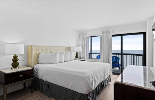 Myrtle Beach Hotel | TRIPLE CORNER SUITE GRANDE BEACH RESORT