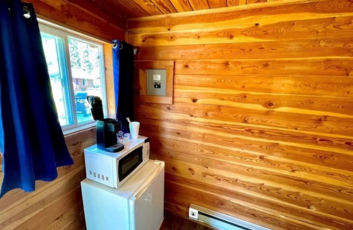 West Glacier Resort | Triple G’s Resort - Cabin 4