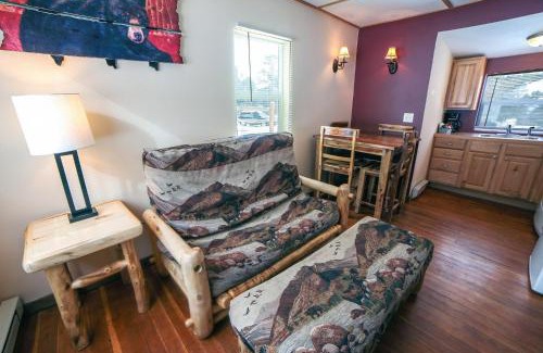 Estes Park House | Triple R Cottages- 6 cabin