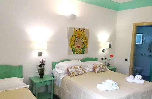 San Vincenzo Hotel | Triple room, central, on the beach