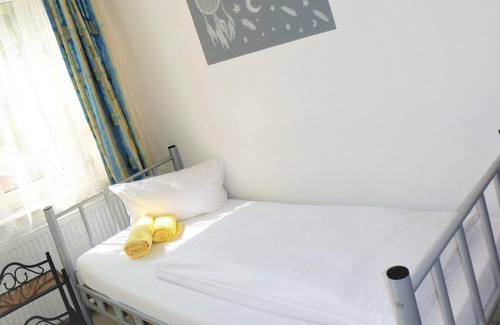 Mitte Apartment | Triple room-Comfort-Shared Bathroom-Zi 18