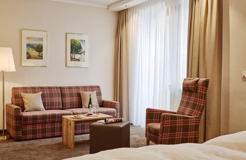 Eitelsbach House | Triple Room Shower/WC - Hotel-Weingut Weis