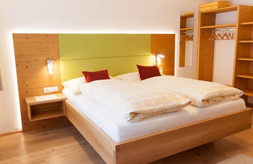 Filzmoos Bed & Breakfast | Triple room with balcony, shower/WC - Landhaus Vierthaler