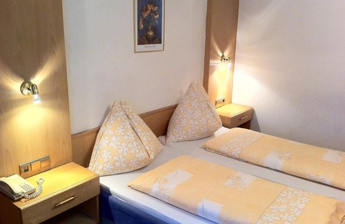 Innsbruck Hotel | Triple room with shower, WC - Hotel Tautermann