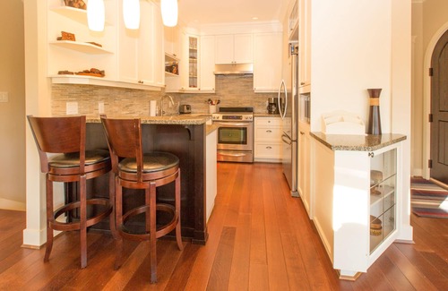 James Bay House | Triple Tiered Townhouse-1800 sq ft Corner Brownstone by Beacon Hill Park & Royal Museum