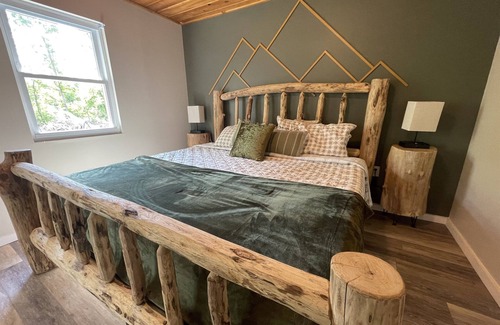 La Follette Resort | “Triple Timbers” 18 bdrm,sleeps 56! hotubs, docks, 5 firepits, sxs, rent boats