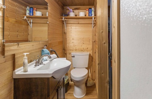 Medicine Park Cabin | Triple Z Lodge Large Cabin with Space for Your Whole Crew