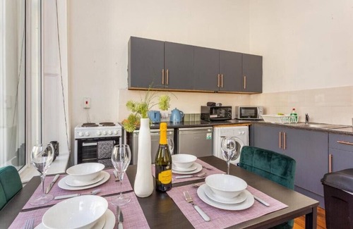 Newcastle-upon-Tyne Apartment | Triplex Apartment in Central Newcastle - Sleeps 10