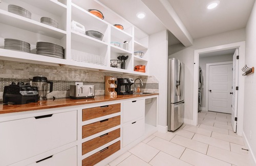 Bentonville House | Tristan Trail House w/Easy Trail Access and Hot Tub