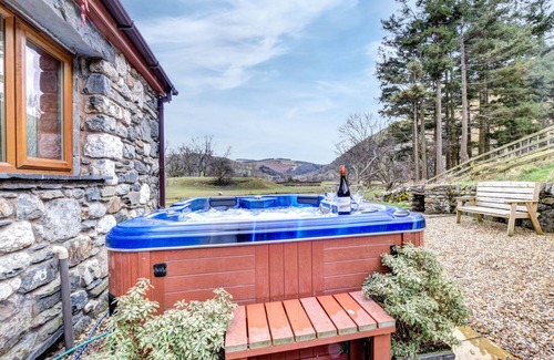 Mawddwy House | Troed yr Aran - Three Bedroom House, Sleeps 6