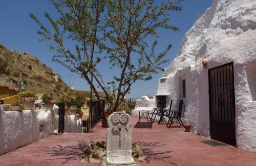 Guadix Cottage | Troglodyte House Cueva Almendro, Granada Province (Free WiFi)