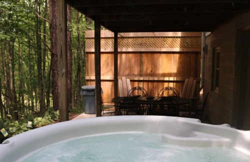 Laurelville Cottage | Trophy Buck Cottage--Game Room, Fishing Pond--Hocking Hills