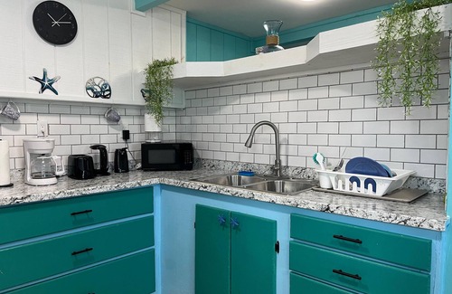 Cartwright Apartment | Tropic Cove Studio: 2 Bedroom unit, Wi-Fi, Air Conditioned, Centrally Located!