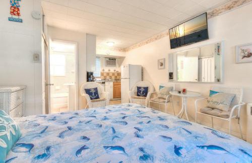 Treasure Island Apartment | Tropic Terrace Suite #16 - Beachfront Resort