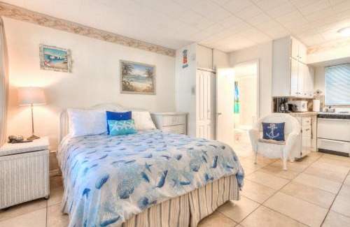 Treasure Island Apartment | Tropic Terrace Suite #16 - Beachfront Resort