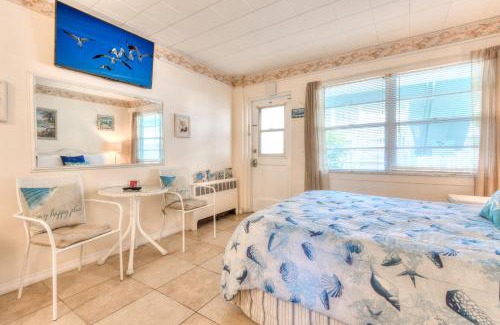 Treasure Island Apartment | Tropic Terrace Suite #16 - Beachfront Resort