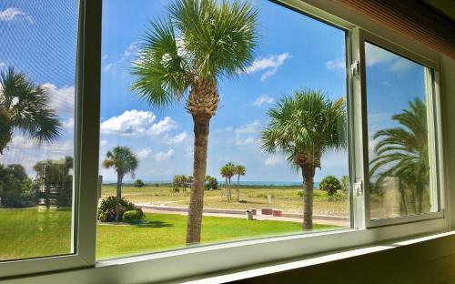 Treasure Island Apartment | Tropic Terrace Suite #29 - Beachfront Resort