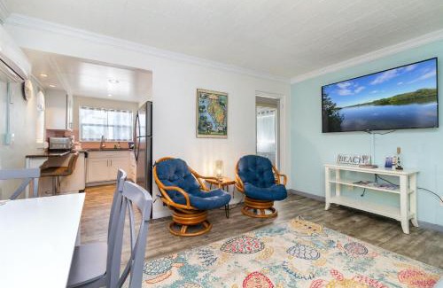 Treasure Island Apartment | Tropic Terrace Suite #44 - Beachfront Resort