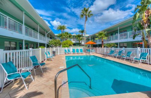 Treasure Island Apartment | Tropic Terrace Suite #8 - Beachfront Resort