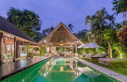 Batubelig Villa | Tropical 3 bedrooms villa, 650m from beach, 1200m2 garden