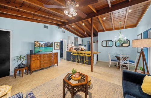 Southwest House | Tropical 4BR Getaway Near Downtown WPB BBQ, Games, King Bed