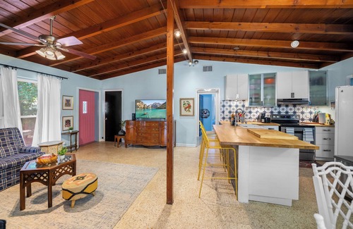Southwest House | Tropical 4BR Getaway Near Downtown WPB BBQ, Games, King Bed