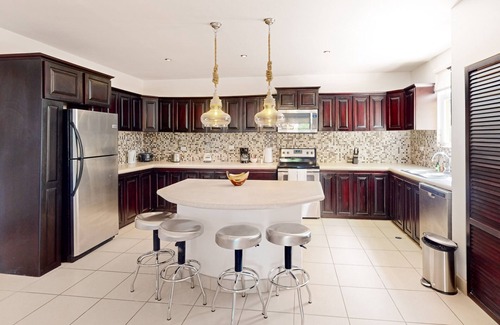 Jaco Apartment | Tropical apartment near the beach with on-site pool & private balcony