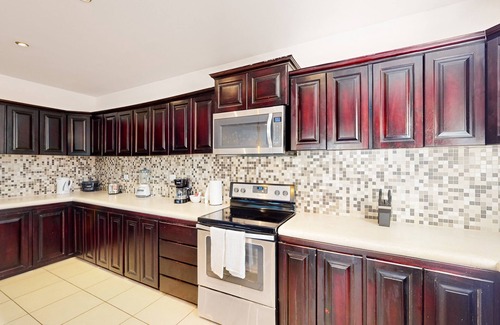 Jaco Apartment | Tropical apartment near the beach with on-site pool & private balcony