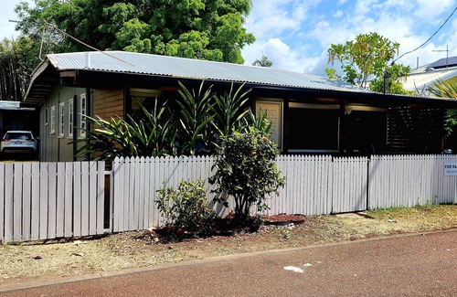 Cairns and Barrier Reef House | Tropical beach house