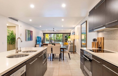 Port Douglas Resort | Tropical Bliss Swim out Resort Living