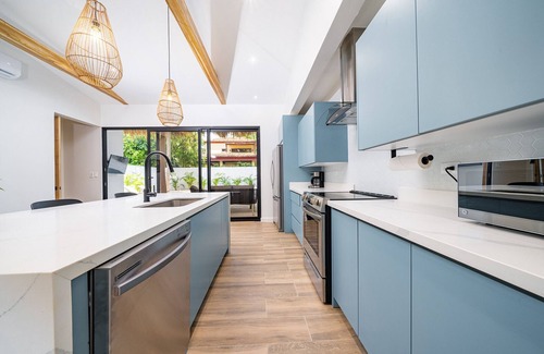 Potrero House | Tropical brand new 4 BR gem in Potrero near beach - Casa Marzo