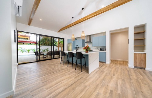 Potrero House | Tropical brand new 4 BR gem in Potrero near beach - Casa Marzo