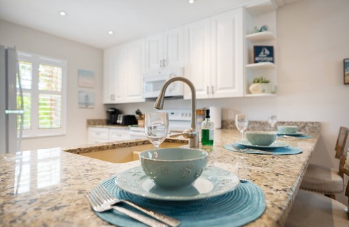 South Sarasota House | Tropical Breeze: Renovation Sleeps 16 Hot tub Pool