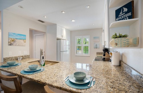 South Sarasota House | Tropical Breeze: Renovation Sleeps 16 Hot tub Pool