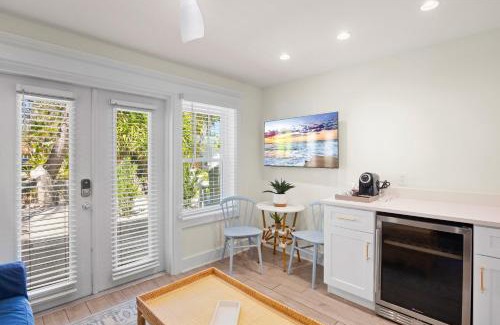 Siesta Key Village Hotel | Tropical Breeze Resort